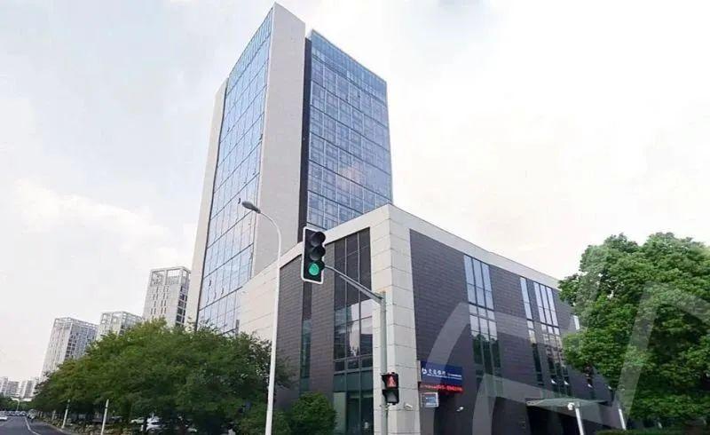 荣登上海市房地产协会颁布的"上海市房地产开发企业50强"排行榜第三名